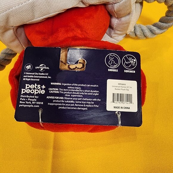 E.T. Basket Plush Dog Cat Toy Squeaks Extra Terrestrial Steven Spielberg E.T NEW - Picture 9 of 10